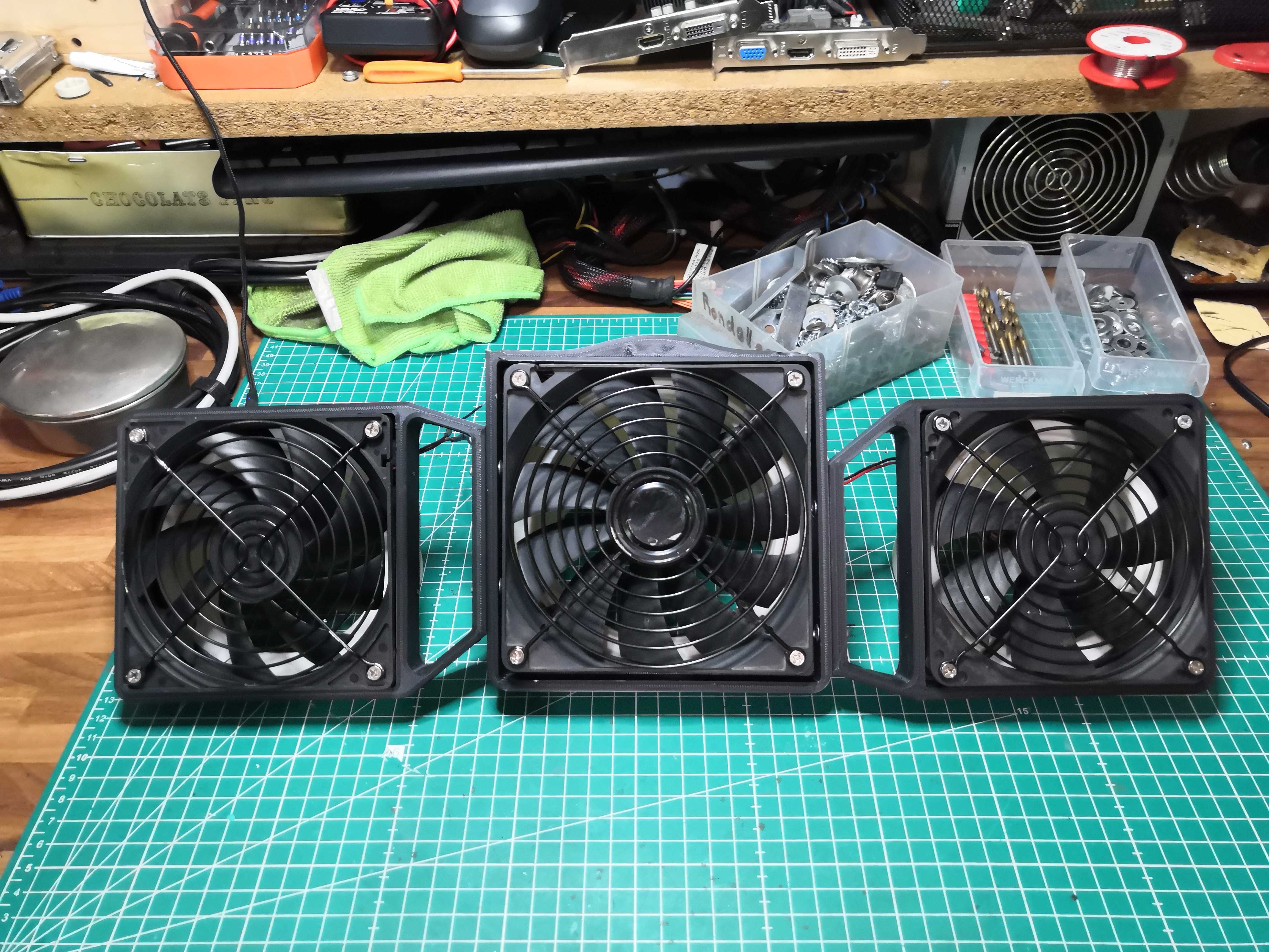 Côté ventilateurs : deux 120 mm et le 140 mm au centre