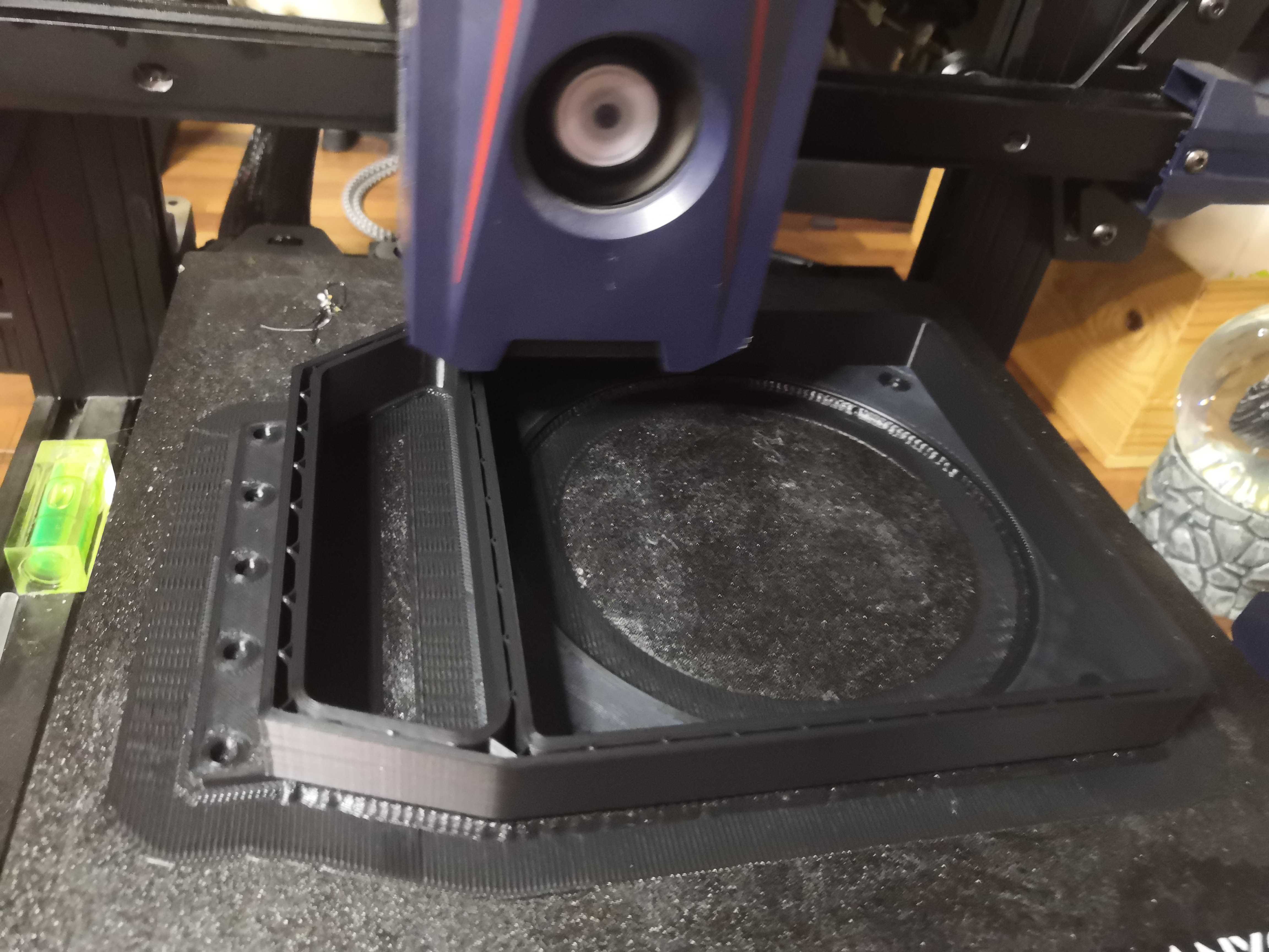 Bracket imprimé monté dans le boîtier