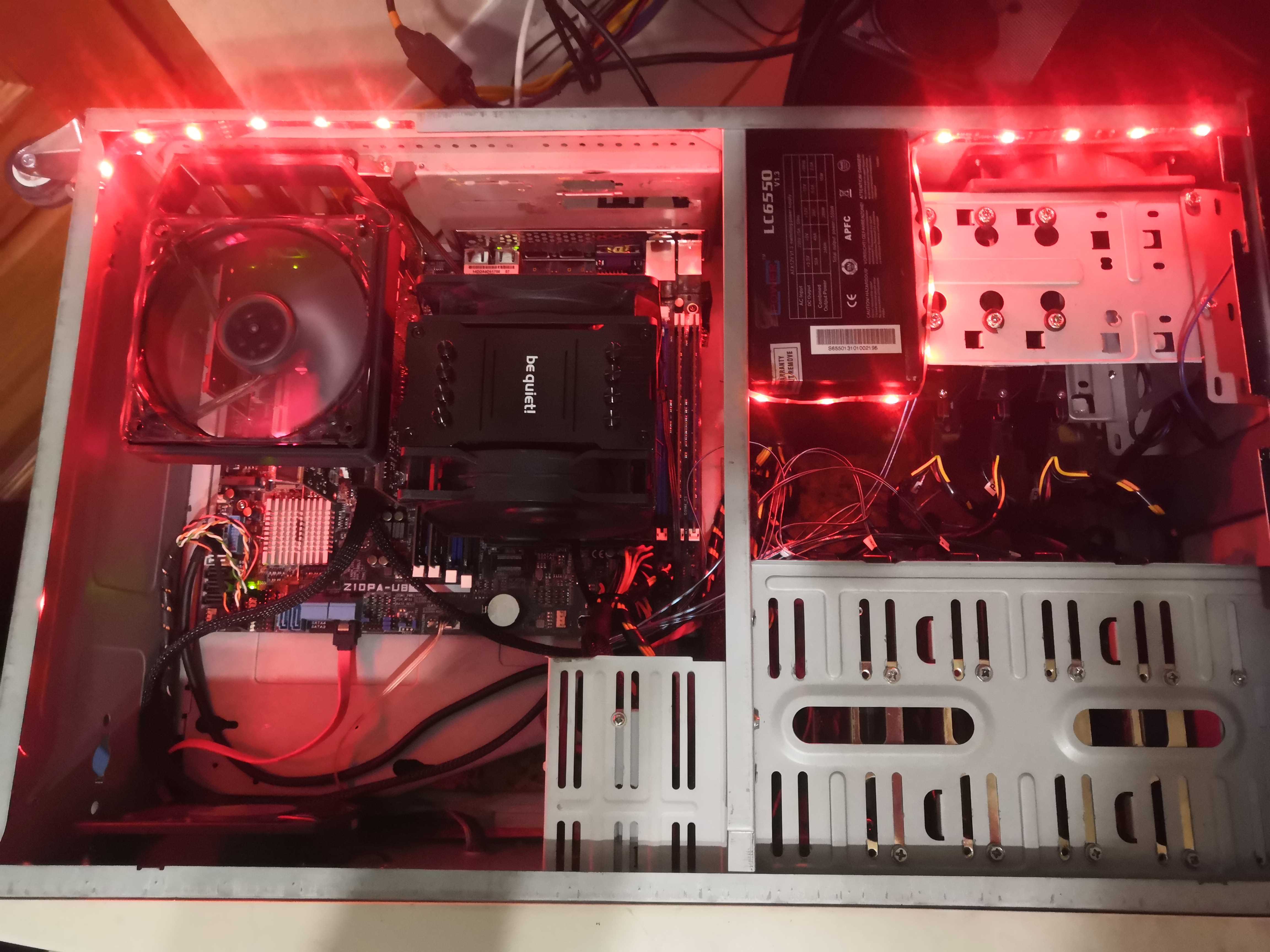 Vue complète du boîtier ouvert avec PSU LC6550
