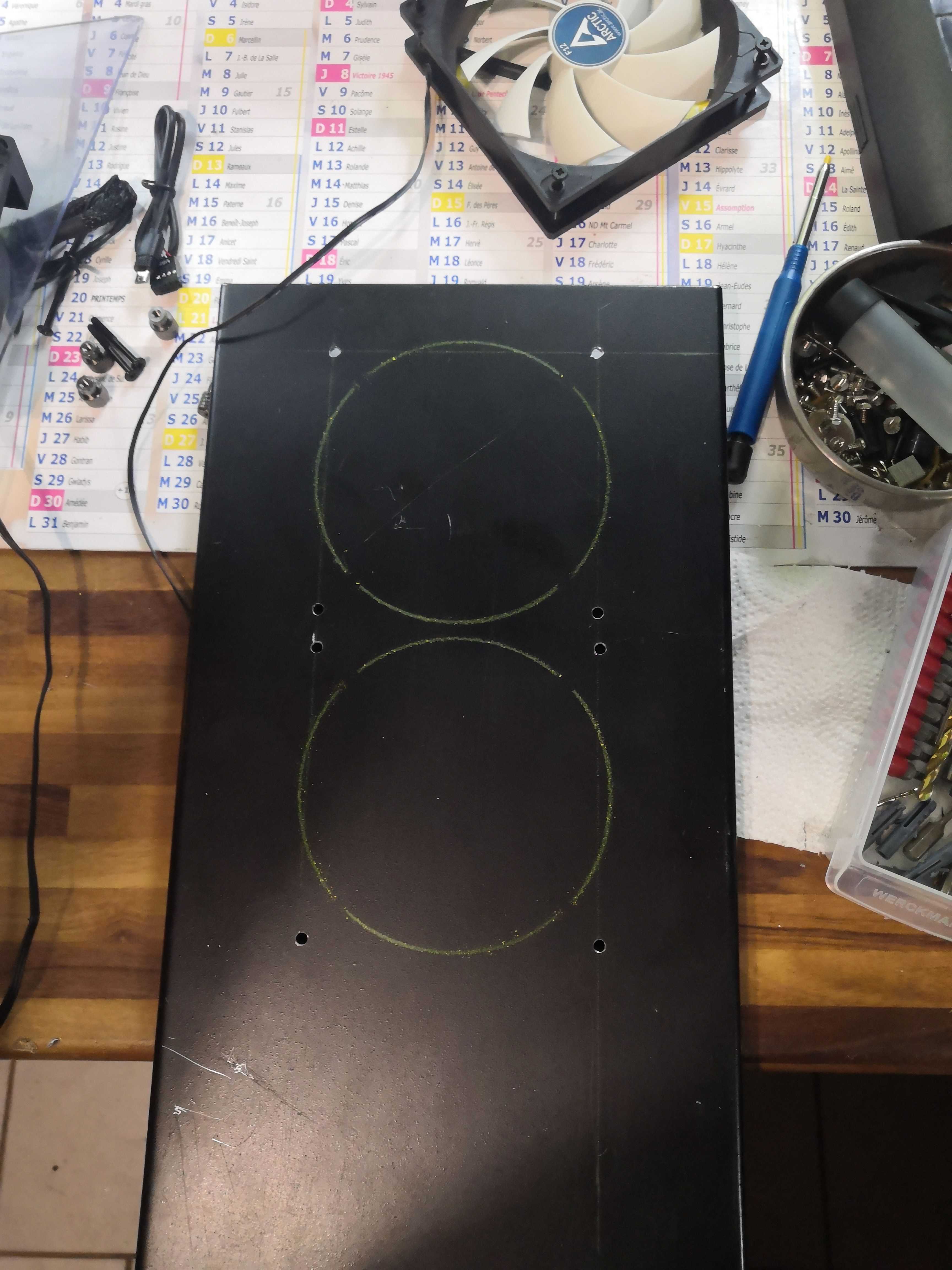 Tracé des deux trous 120mm – le plan sur la tôle